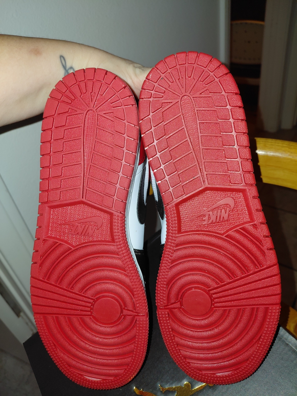 Brand NEW (Kids Or Women) Air Jordan 1'S Low Top Sneakers in Black & Red - Picture 4 of 6
